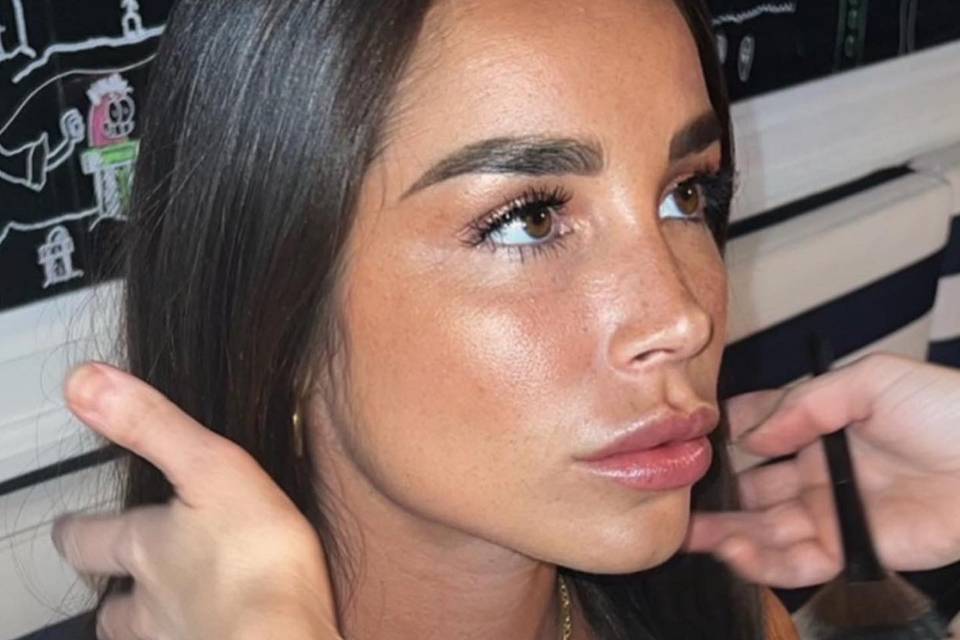 Soft natural graduation makeup
