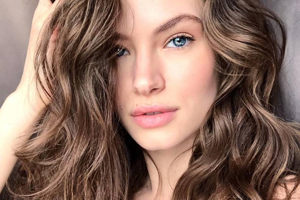 Natural glow with soft waves