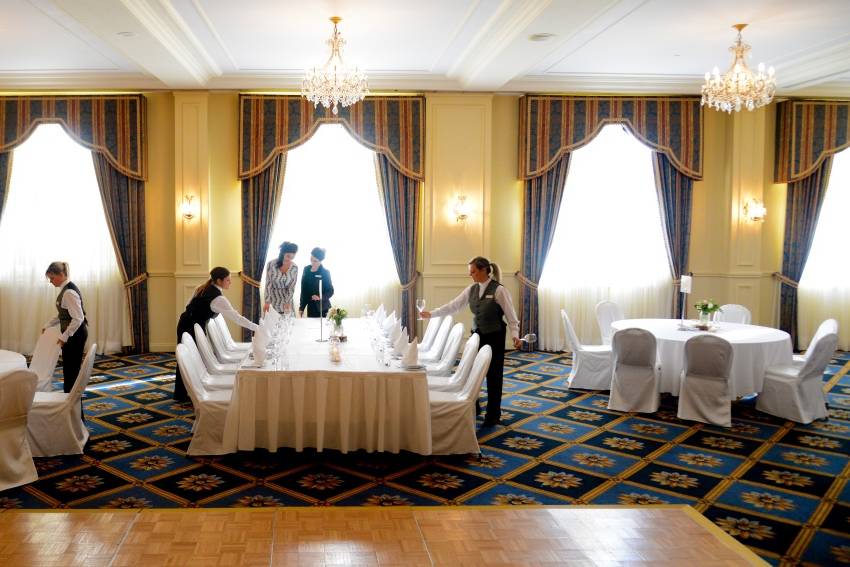 Banquet manager services