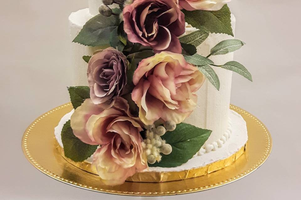 Simple cake, dramatic flowers