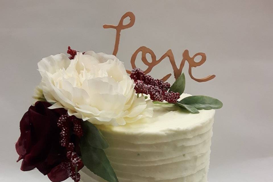 Single tier LOVE cake