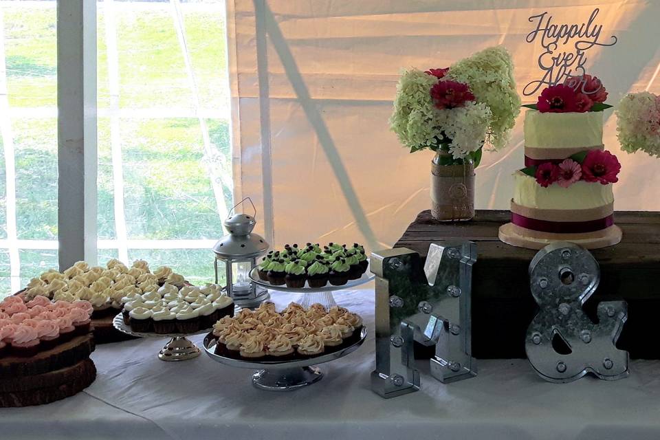 Cake and cupcake spread