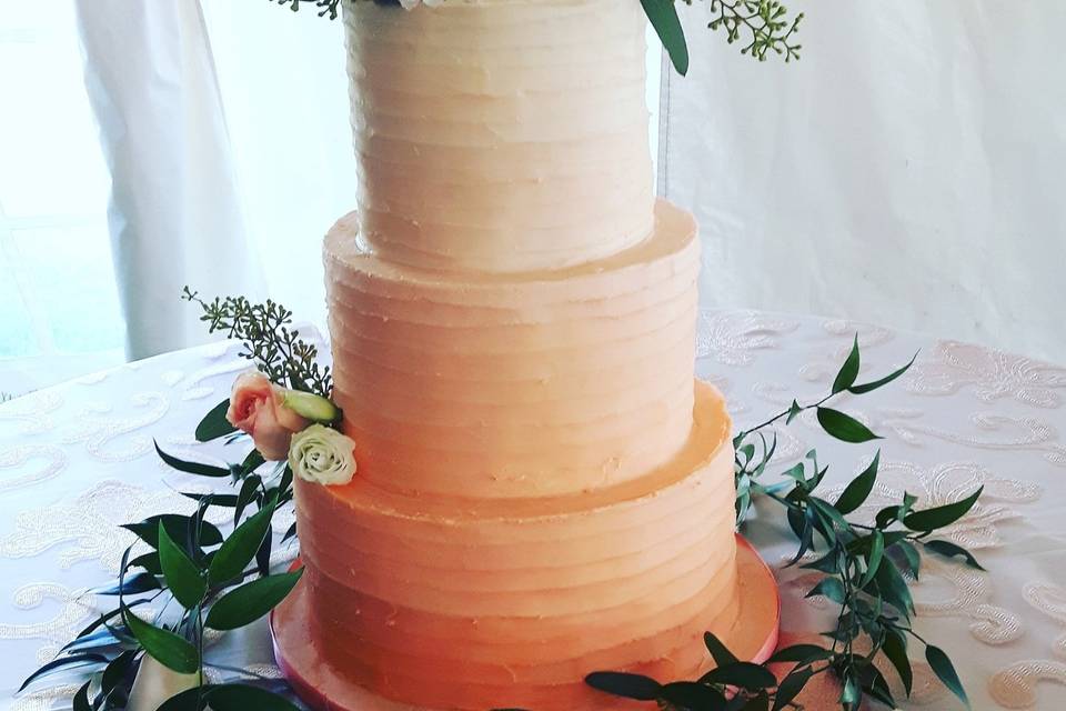 Ombre peach with fresh flowers