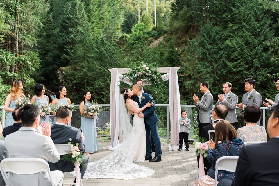 Vancouver elopement couple