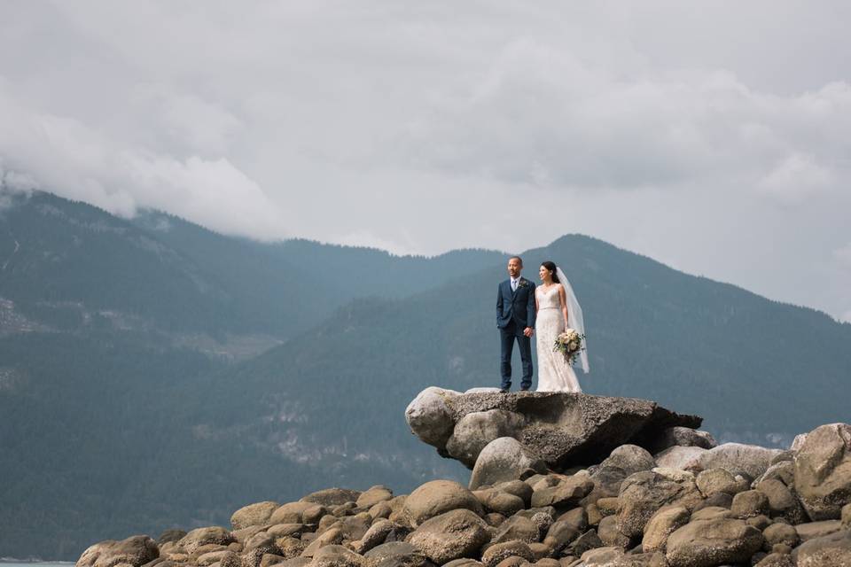 PNW elopement in the forest