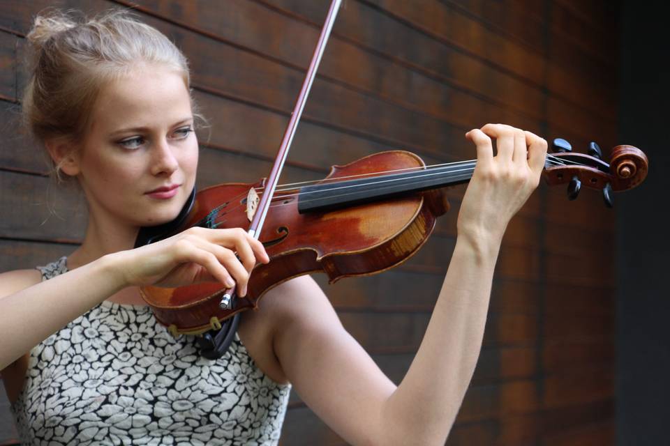 Madeline Hocking - violinist