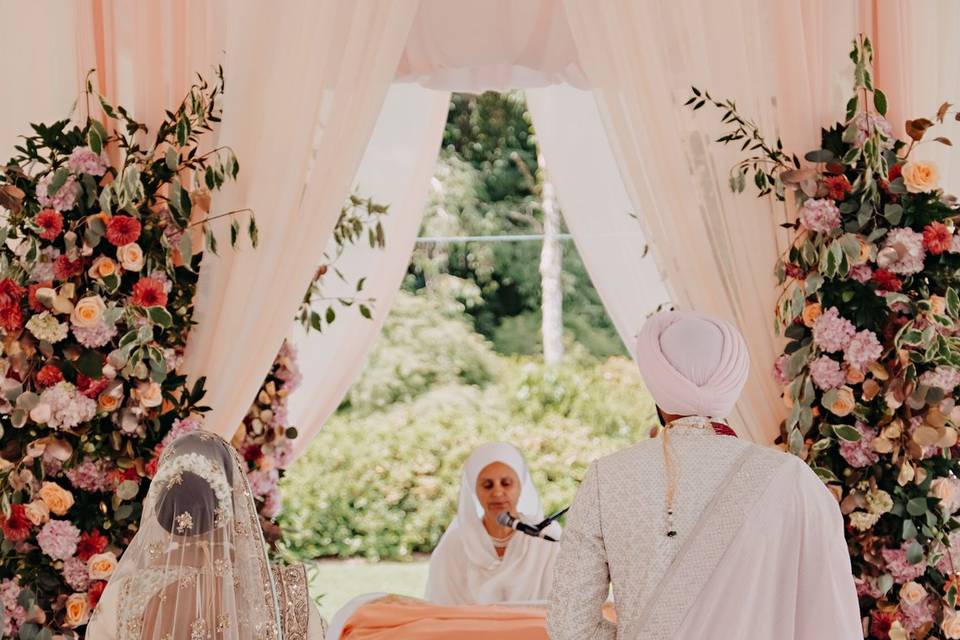 Dreamy Outdoor Sikh Wedding