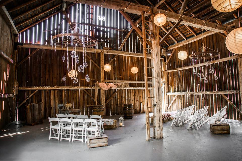 Rustic Wedding Venue & Deco