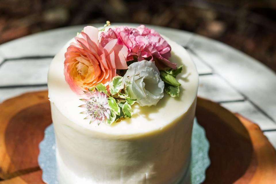 Fresh Floral Wedding Caketoper