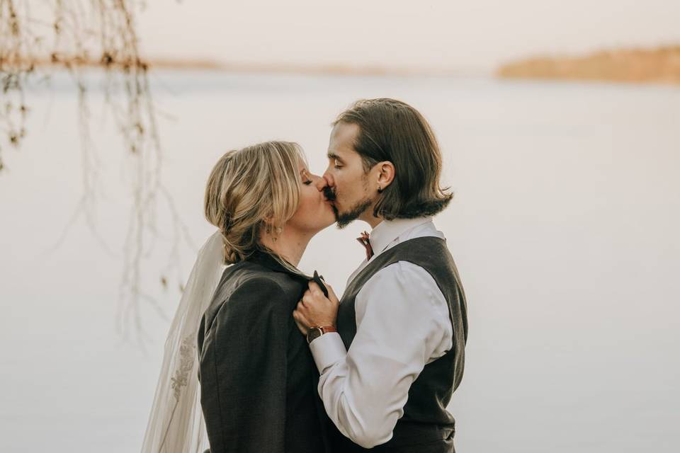 Newlyweds first kiss