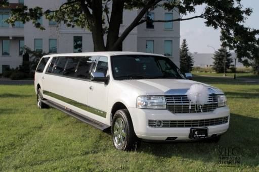 Lincoln Navigator 12 passenger