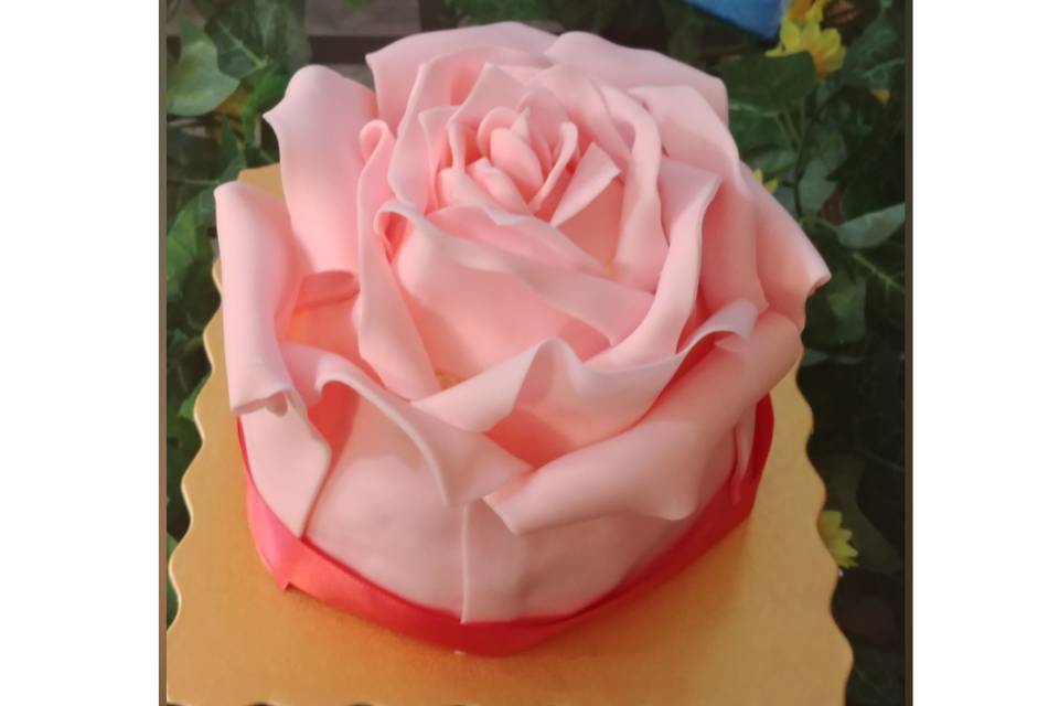 Signature Rose Cake