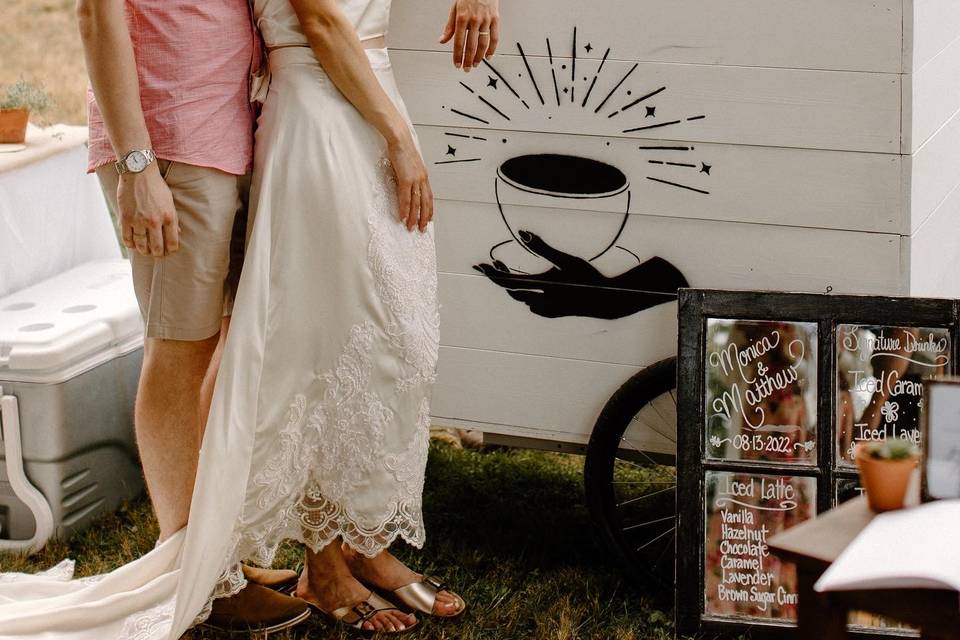 Coffee cart with couple