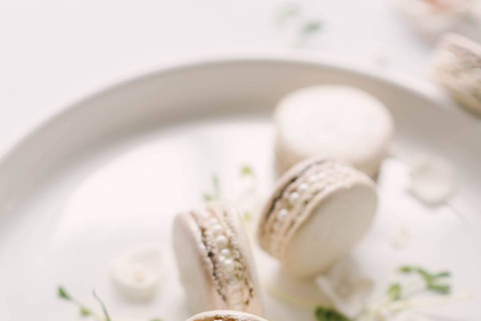 Plated macarons