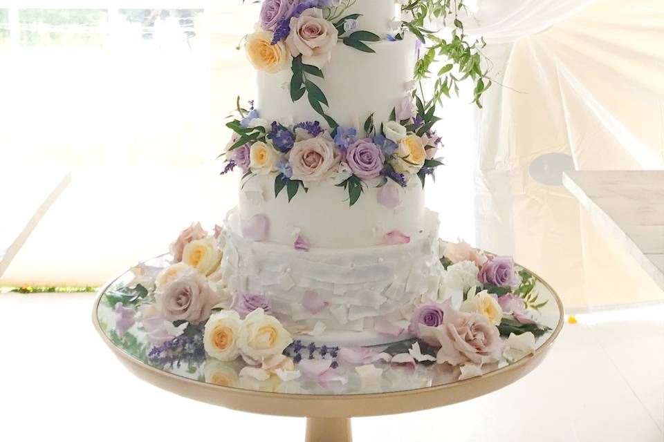 Fresh flower cake