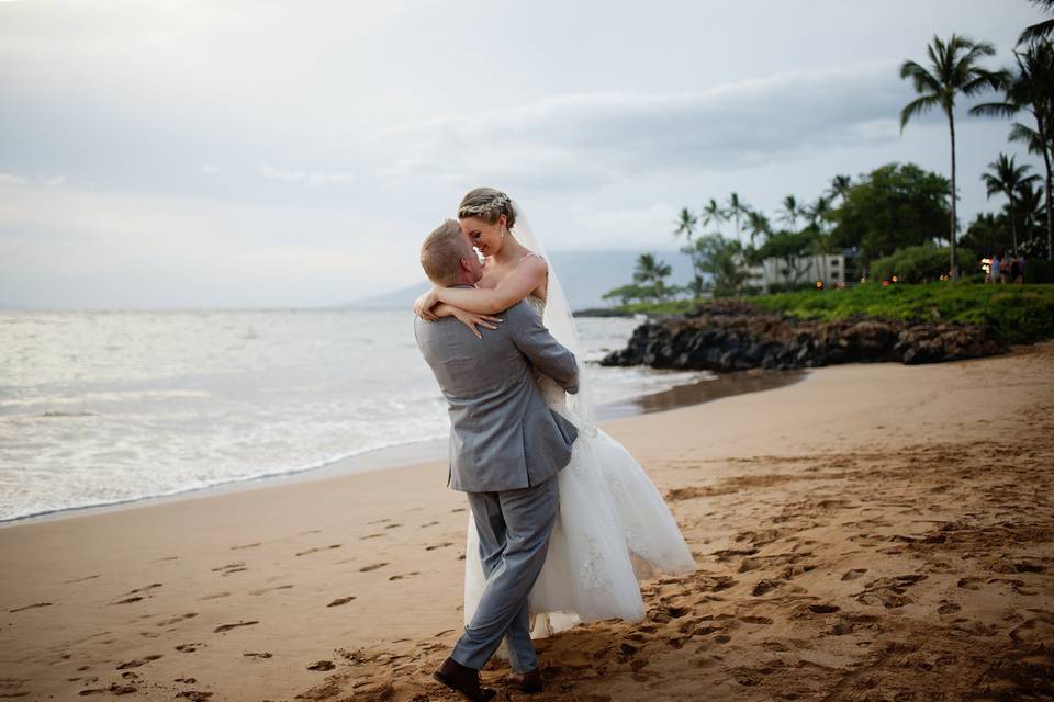 Tropical weddings are fire!