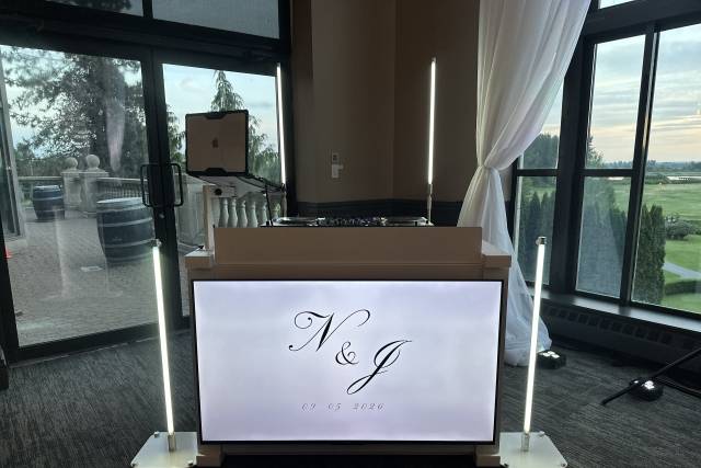 Luxury DJ Booth - Swaneset