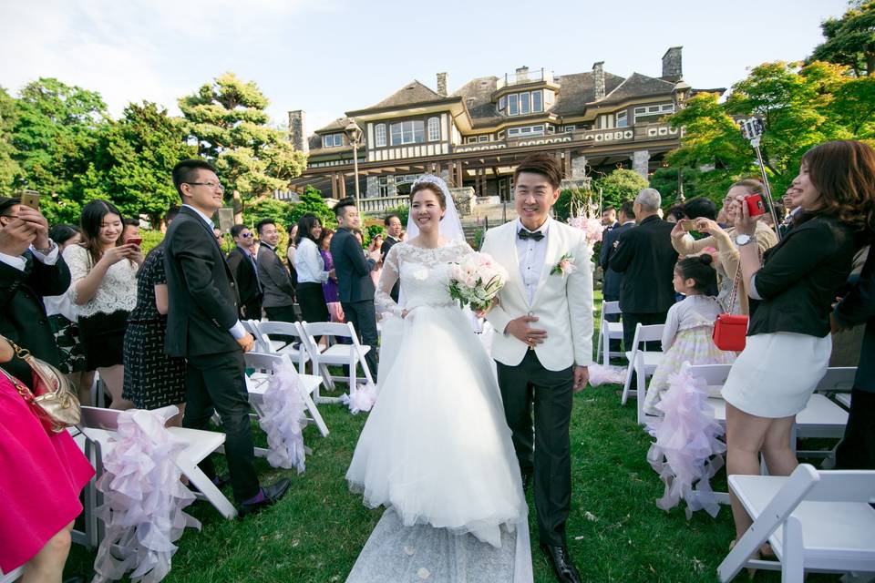 House backdrop - ceremony