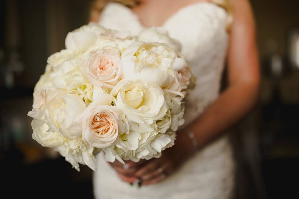 Structured Cream Bouquet