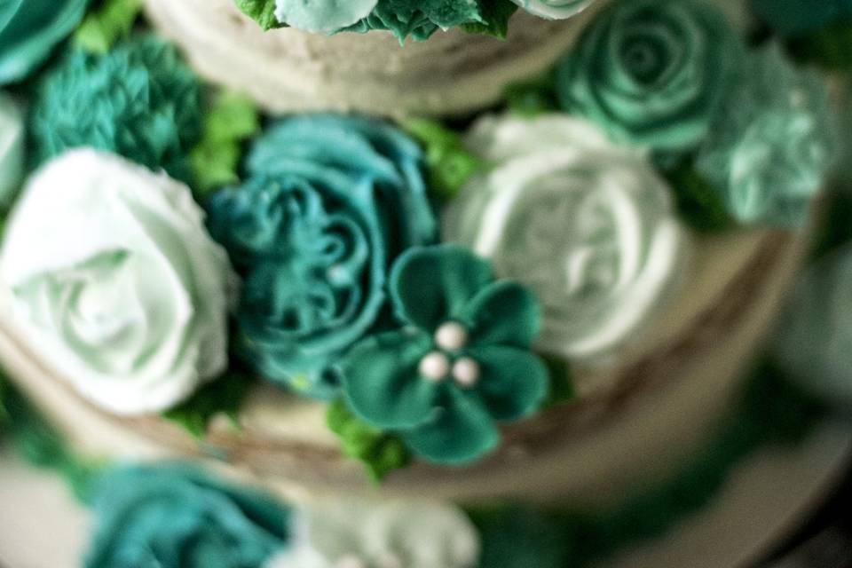 Naked buttercream flower cake