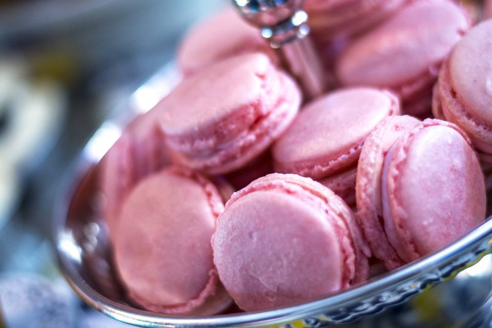 Strawberry macarons