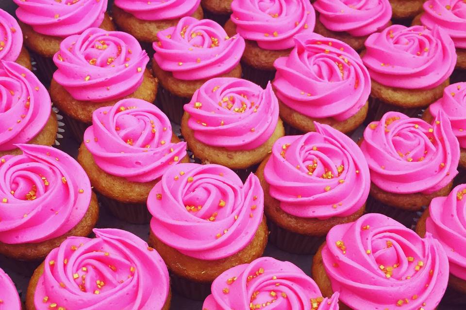 Mini strawberry cupcakes