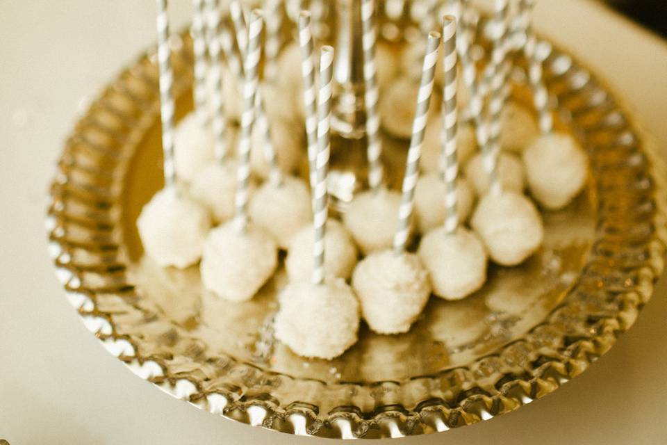 Vanilla cake pops