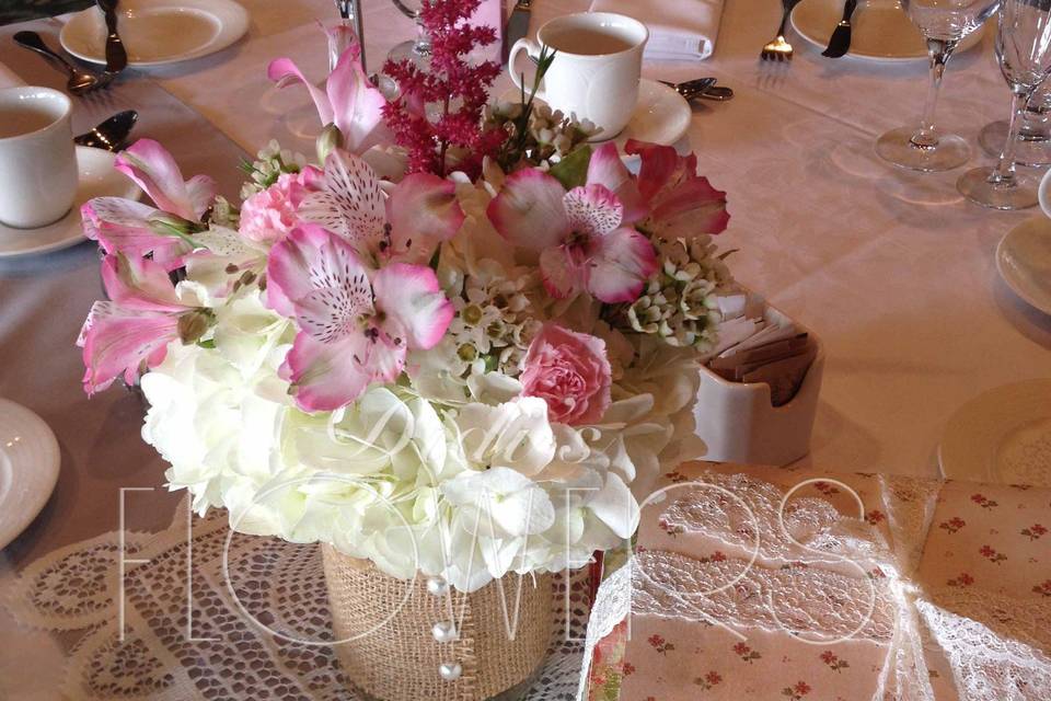 Mason jar centerpiece.jpg