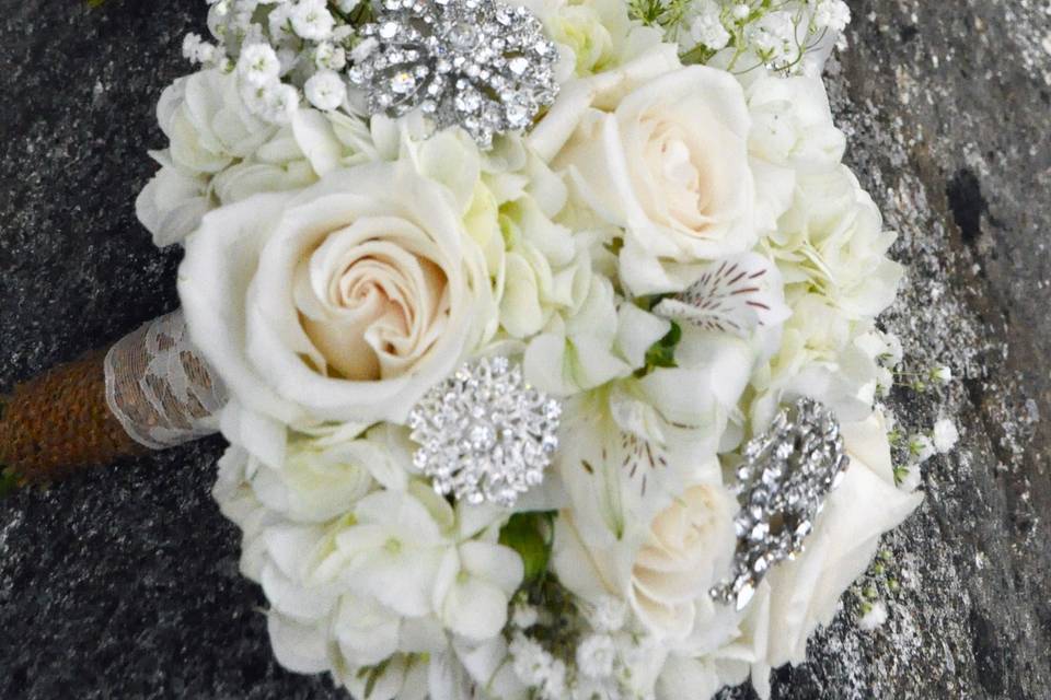 White bouquets with bling