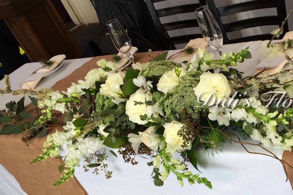 Head table arrangement