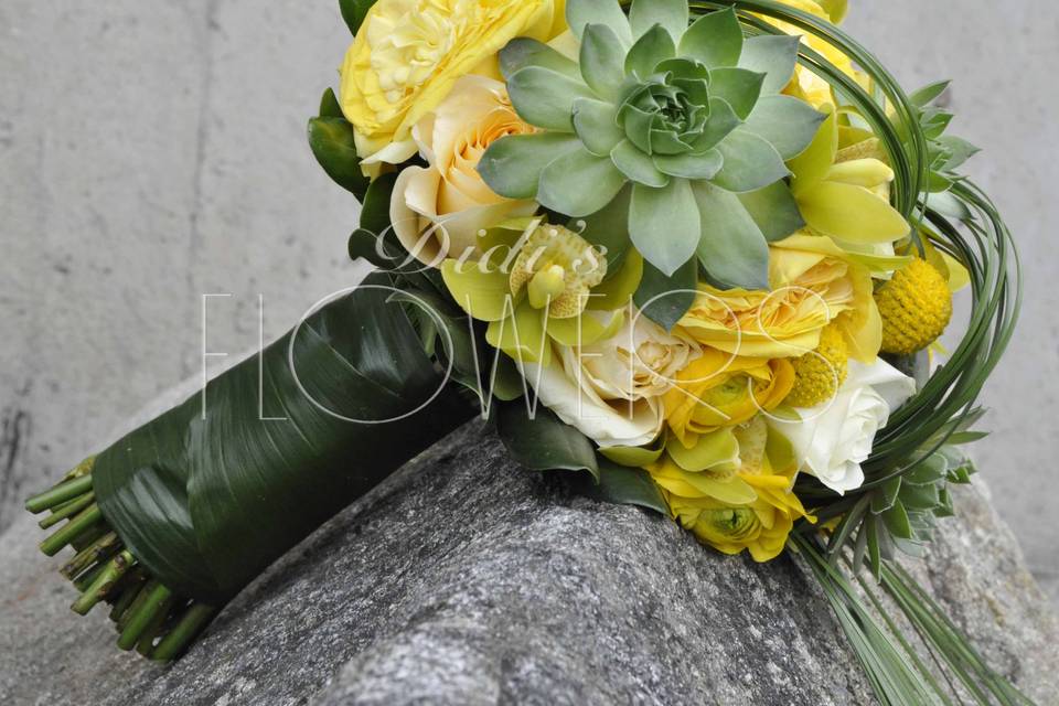 Yellow w/succulent bouquet