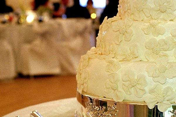 Dogwood Wedding Cake.jpg