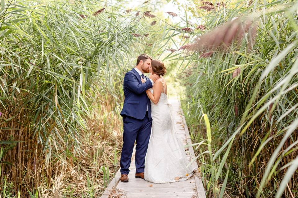 A kiss among the greenery