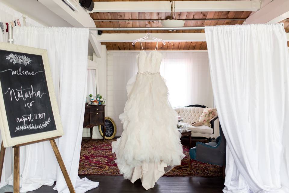 Pop-up bridal room