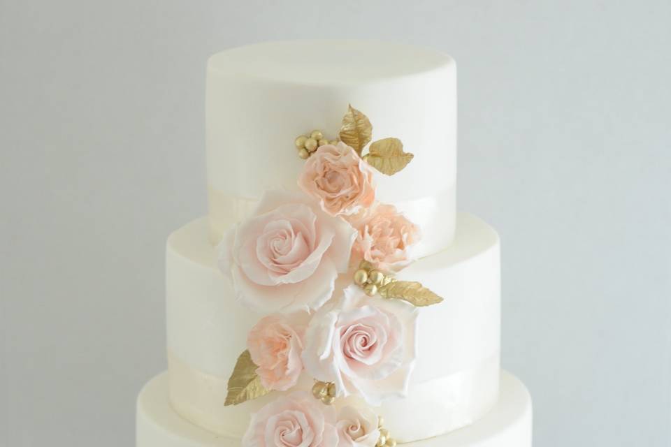 Rustic buttercream & flowers