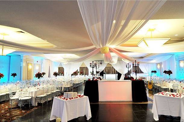 Glam Location & Decor