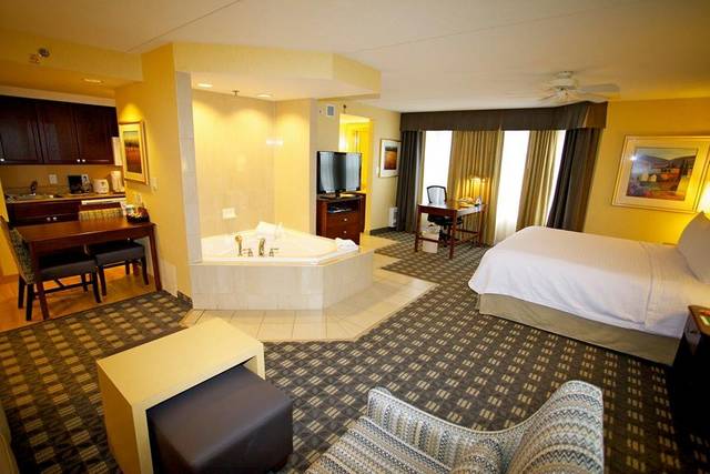 Jacuzzi Fireplace Suite