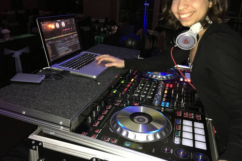 Fairmont Waterfront DJ-Nixx