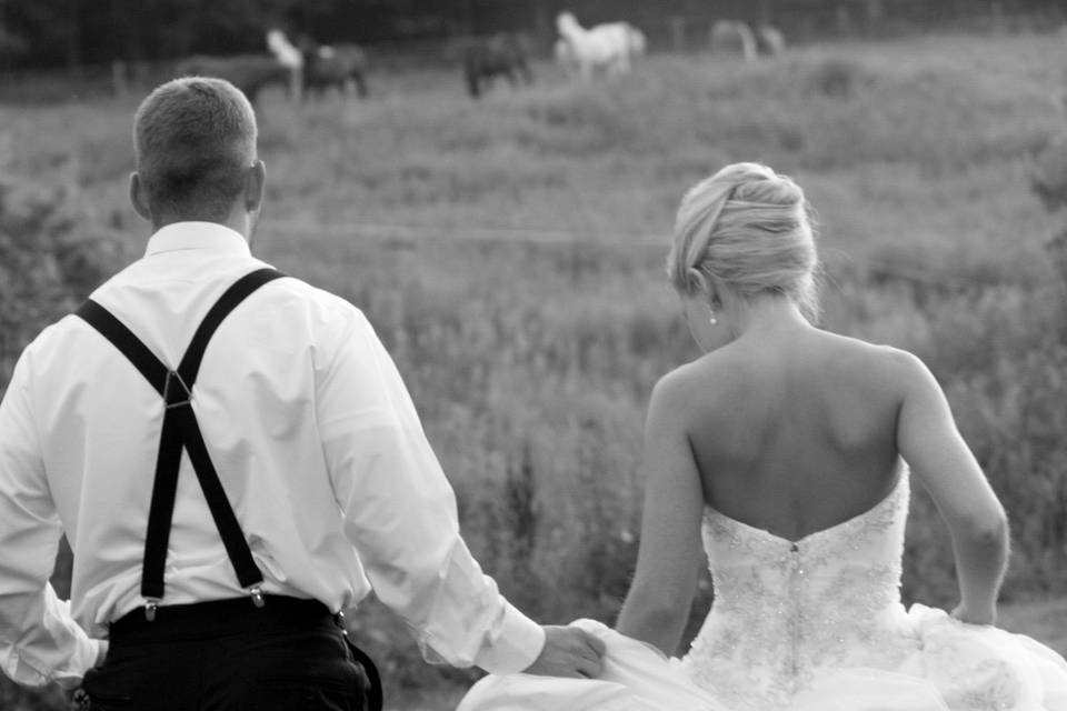 BW Bridal couple and horses