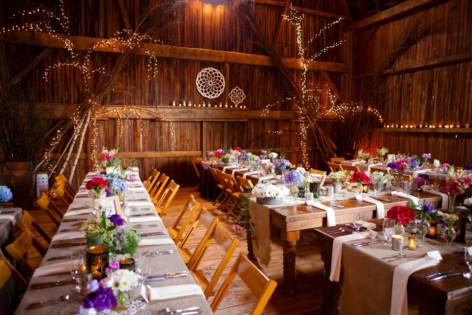 Barn wedding uses stunning vin