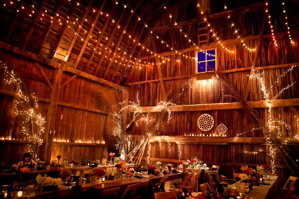Wedding barn decor creates stu