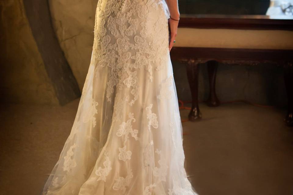 Bride dramatically backlit loo