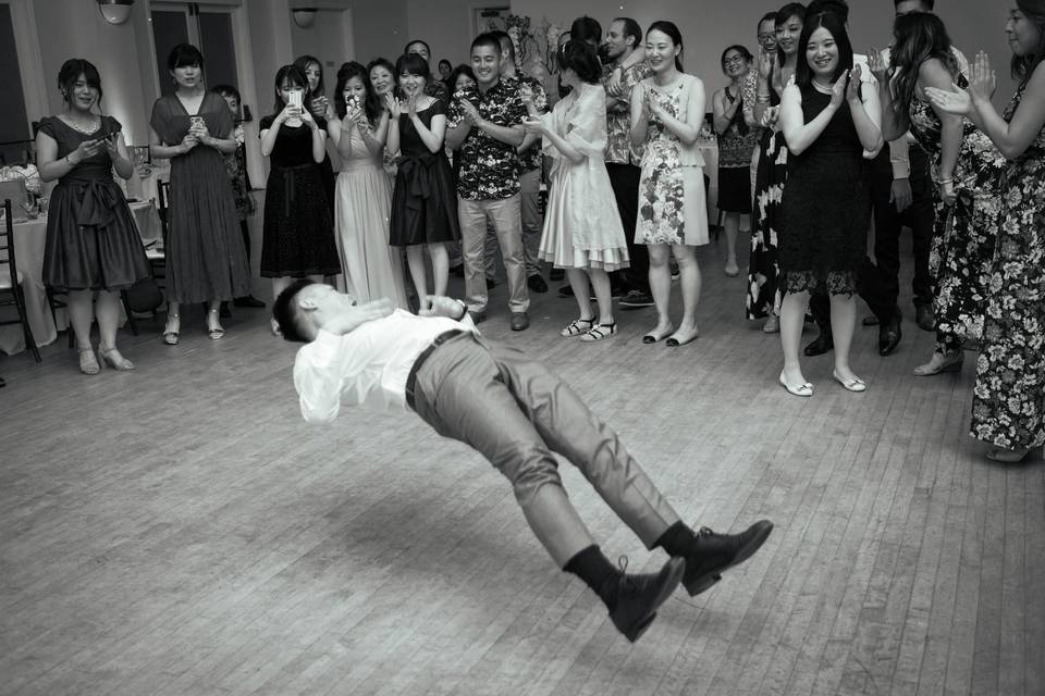 Wedding guest appears to be le