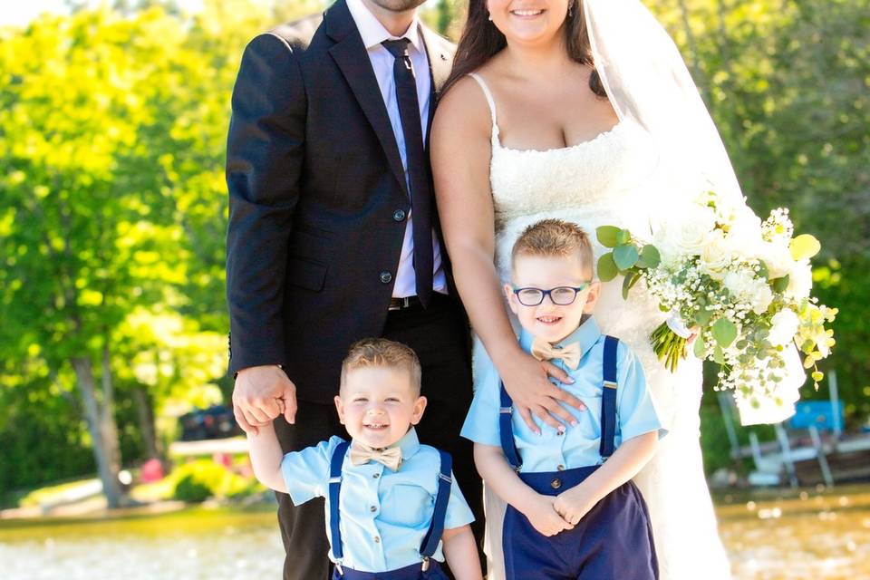 Kawartha Lakes bridal couple o