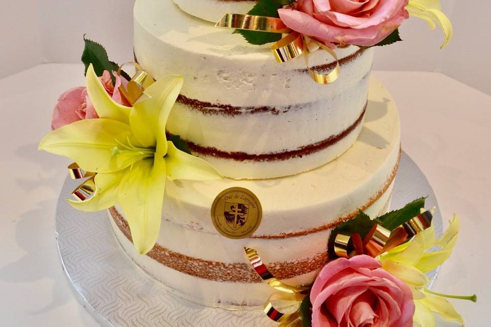 Naked cake, custom flowers