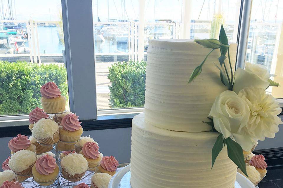 White wedding cake and accompanying cupcake tree