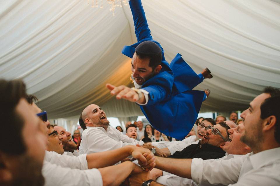 Flying Groom: Niagara, ON