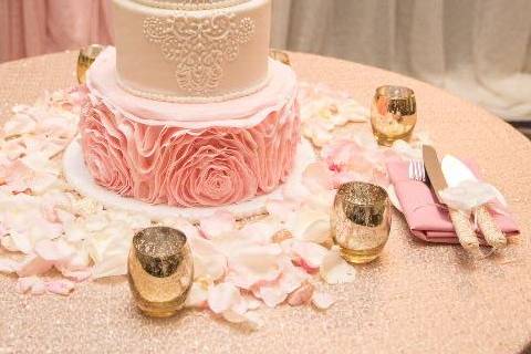 CAKE TABLE