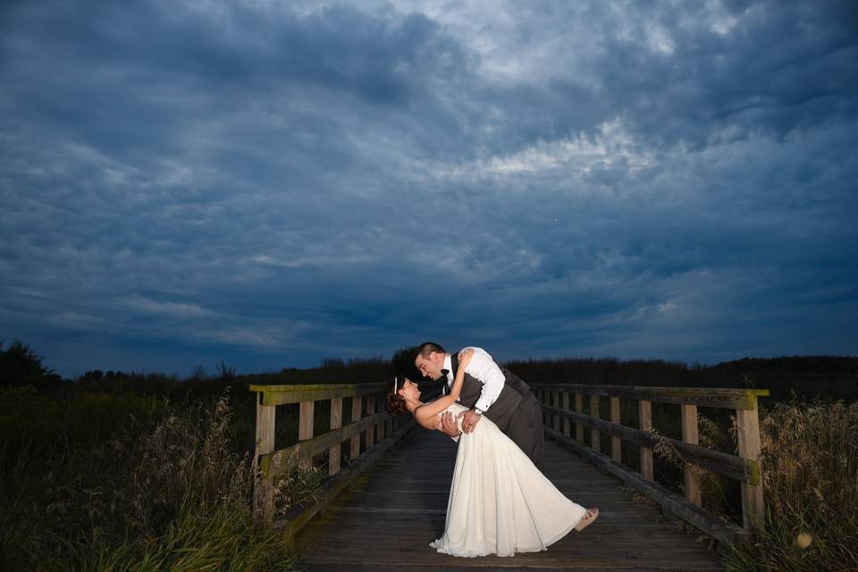 Night bride & groom photo