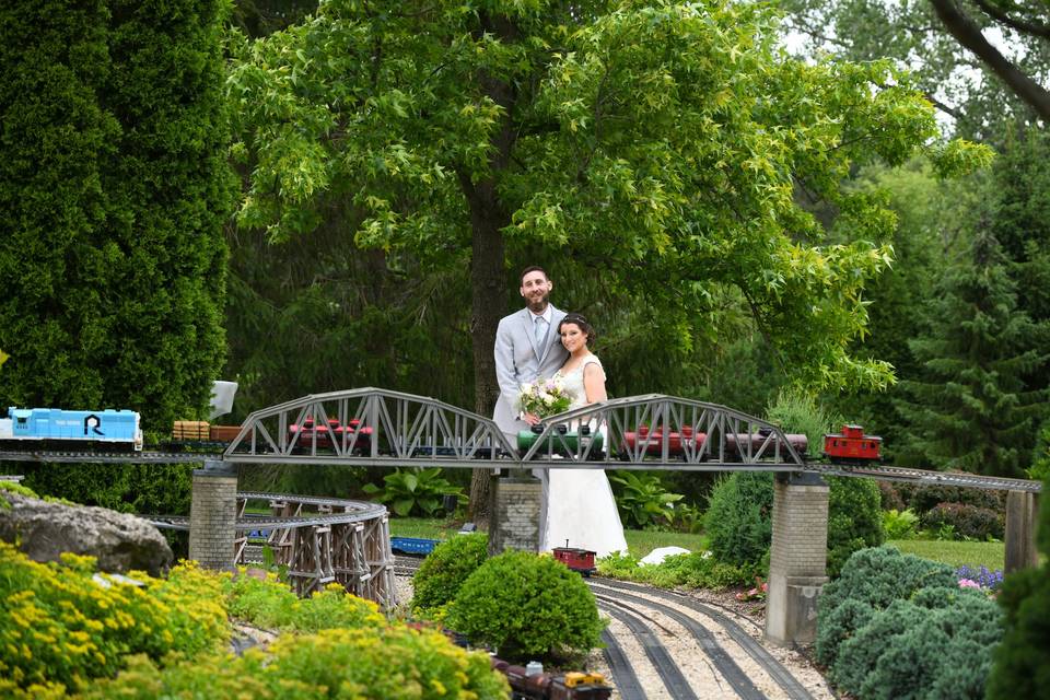 Summer garden wedding picture